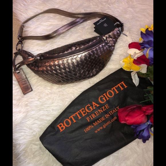 🌺HP🌺RaRE Gorgeous NWT belt bag🌺 - Picture 2 of 10